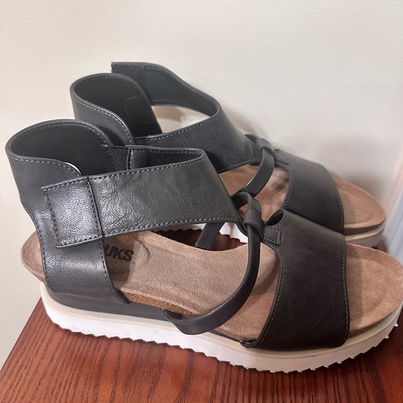 Muk Luks Suprano black wedge sandals size sandals size 10 - Picture 4 of 13